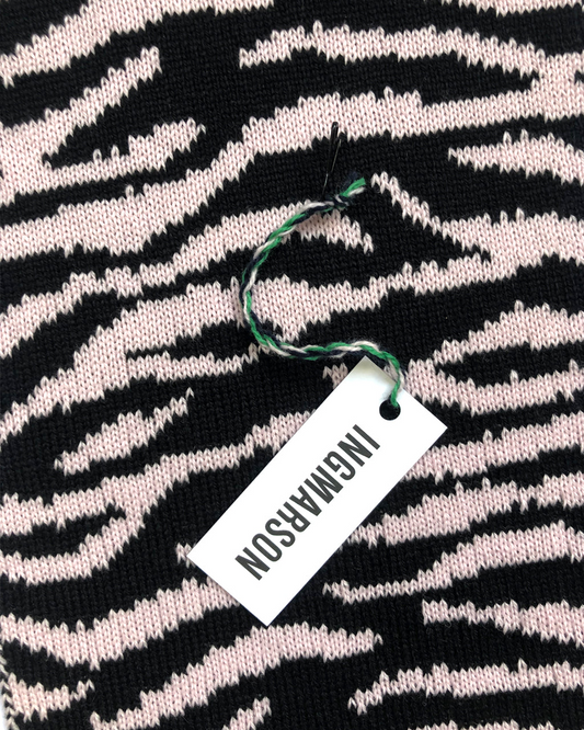 Tiger Wool & Cashmere Scarf Baby Pink - Warm and Sustainable Textile with a pattern and a visible Ingmarson brand tag.